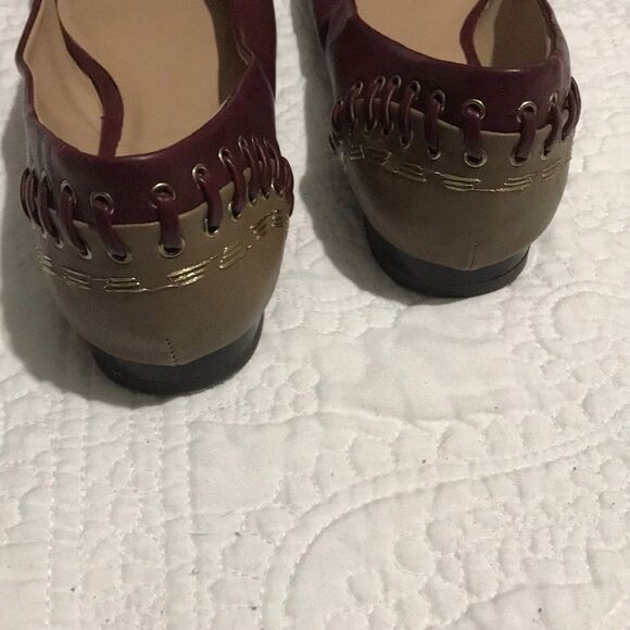 Pointed toe wine and gold flats - Picture 5 of 6